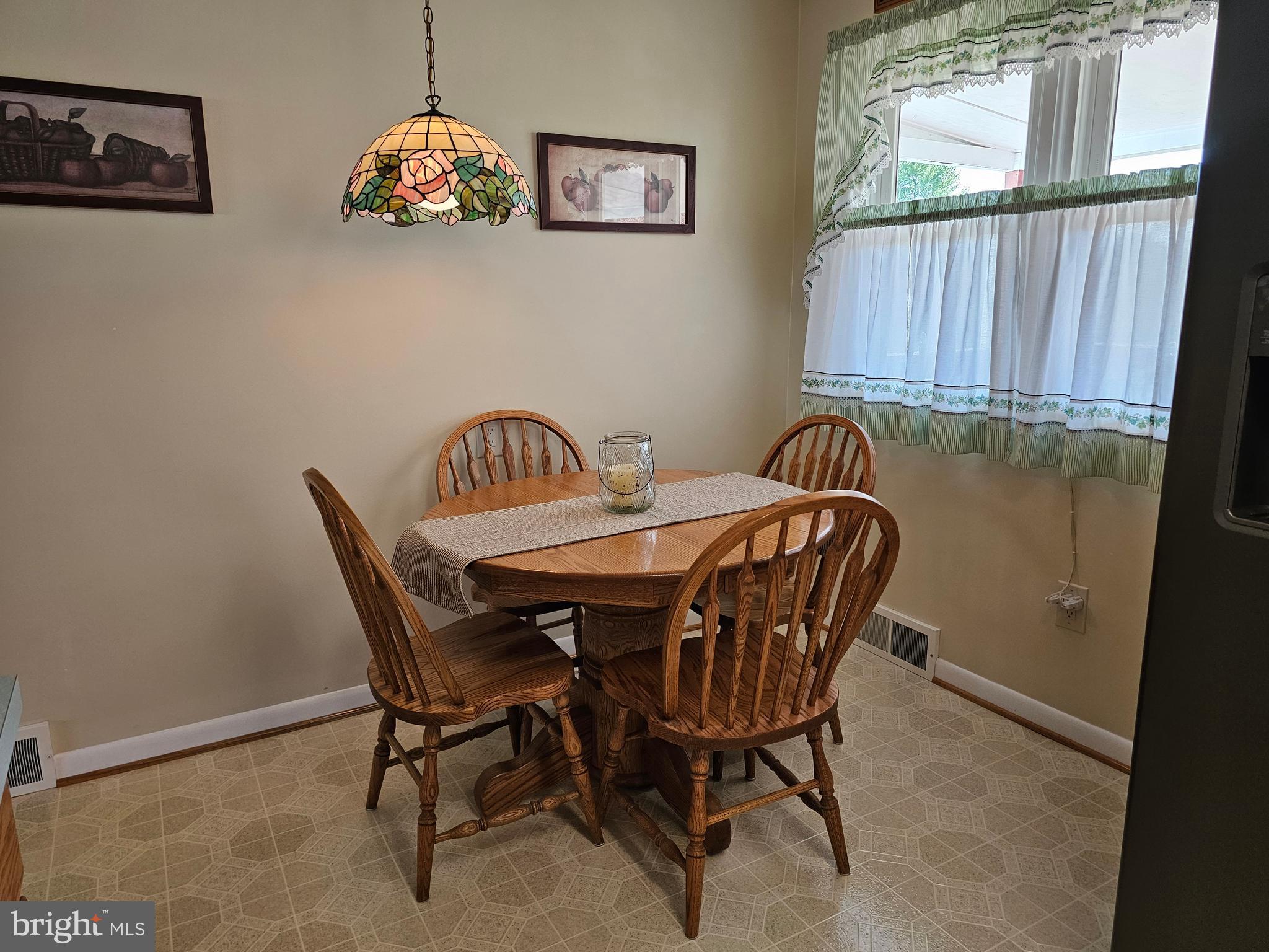 633 Medway Road Hagerstown, MD 21740 - Photo 13 of 29 eat in kitchen