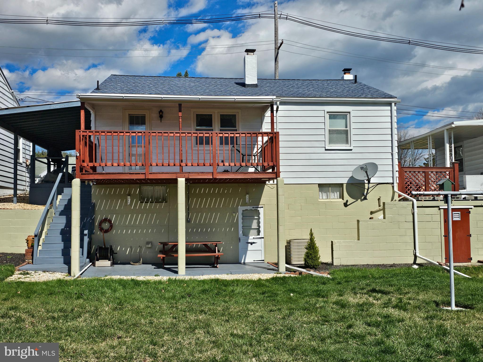 633 Medway Road Hagerstown, MD 21740 - Photo 5 of 29 deck and steps are new