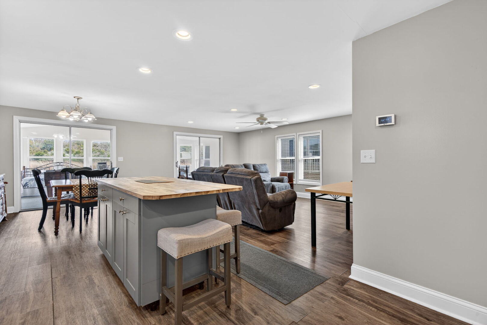 18530 West 3000 N Road, Unit 173 173 Reddick, IL 60961 - Photo 13 of 39 a view of a dining room with furniture