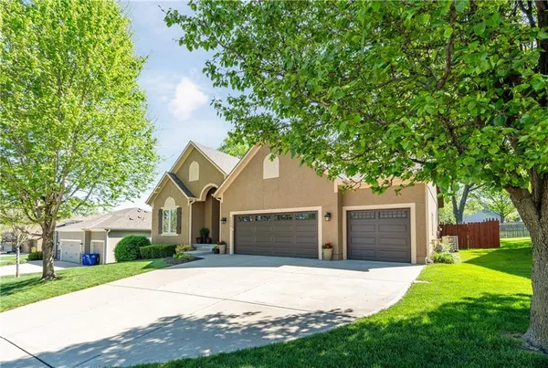 $525,000 | 5339 McCormick Drive, Shawnee, KS 66226