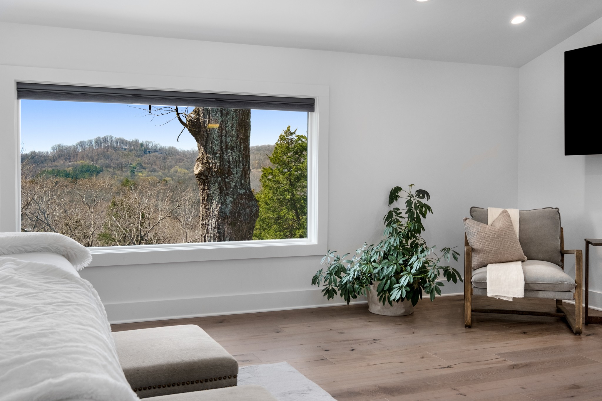 4628 Shys Hill Road Nashville, TN 37215 - Photo 28 of 42 a living room with furniture and a flat screen tv