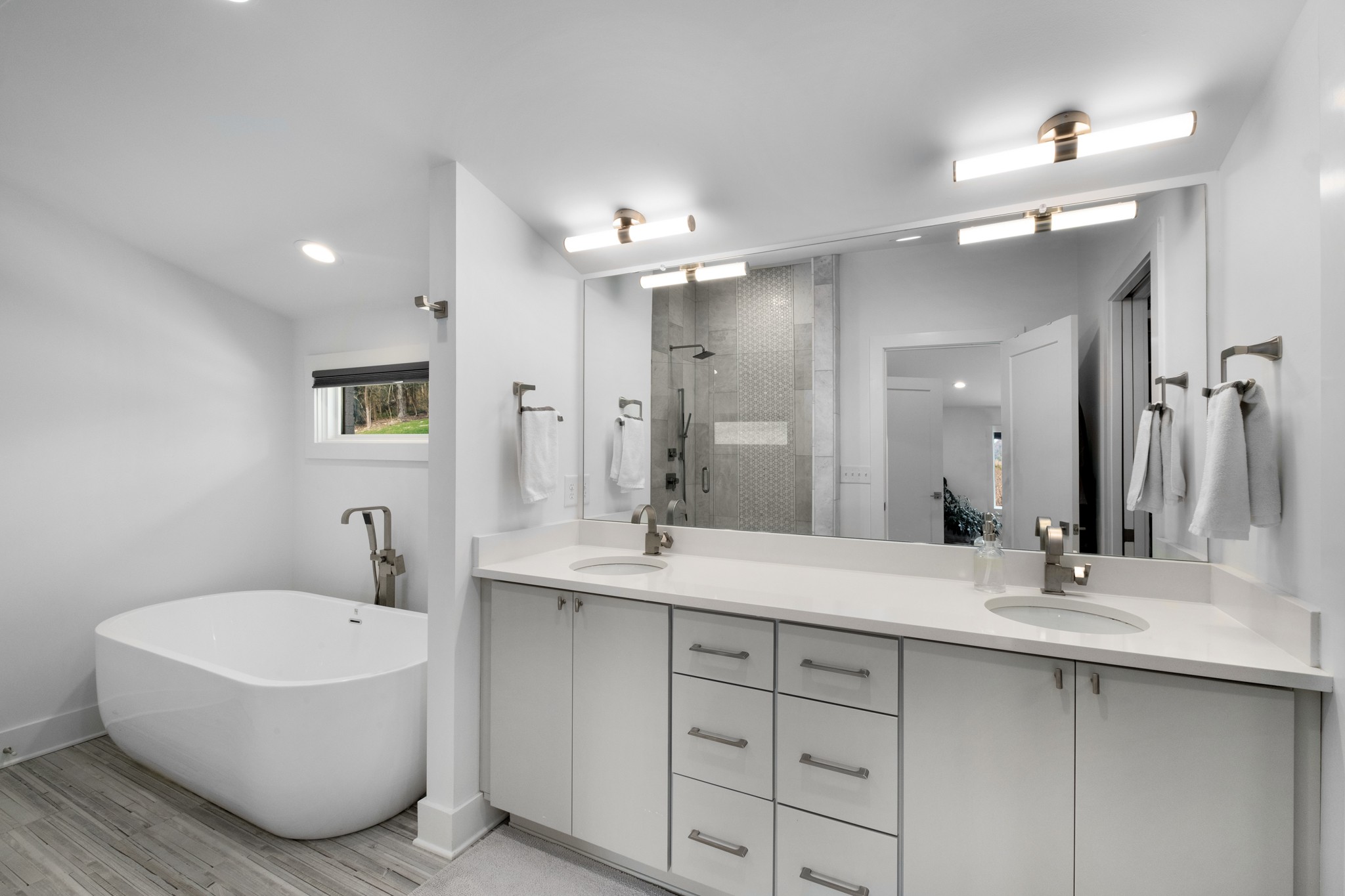 4628 Shys Hill Road Nashville, TN 37215 - Photo 29 of 42 a bathroom with a double vanity sink a mirror and a bathtub