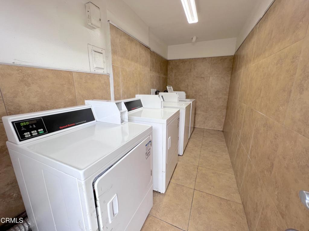 633 Meta Street Oxnard, CA 93030 - Photo 11 of 11 a utility room with dryer and washer