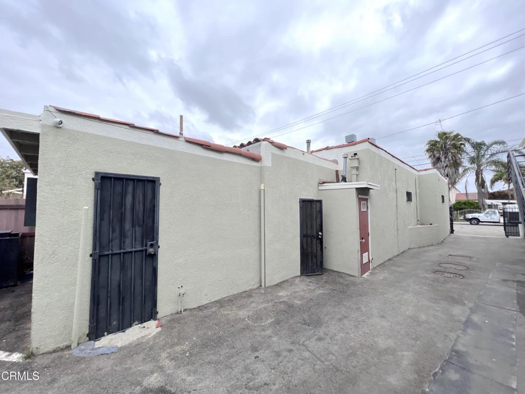 633 Meta Street Oxnard, CA 93030 - Photo 3 of 11 a view of a house with terrace