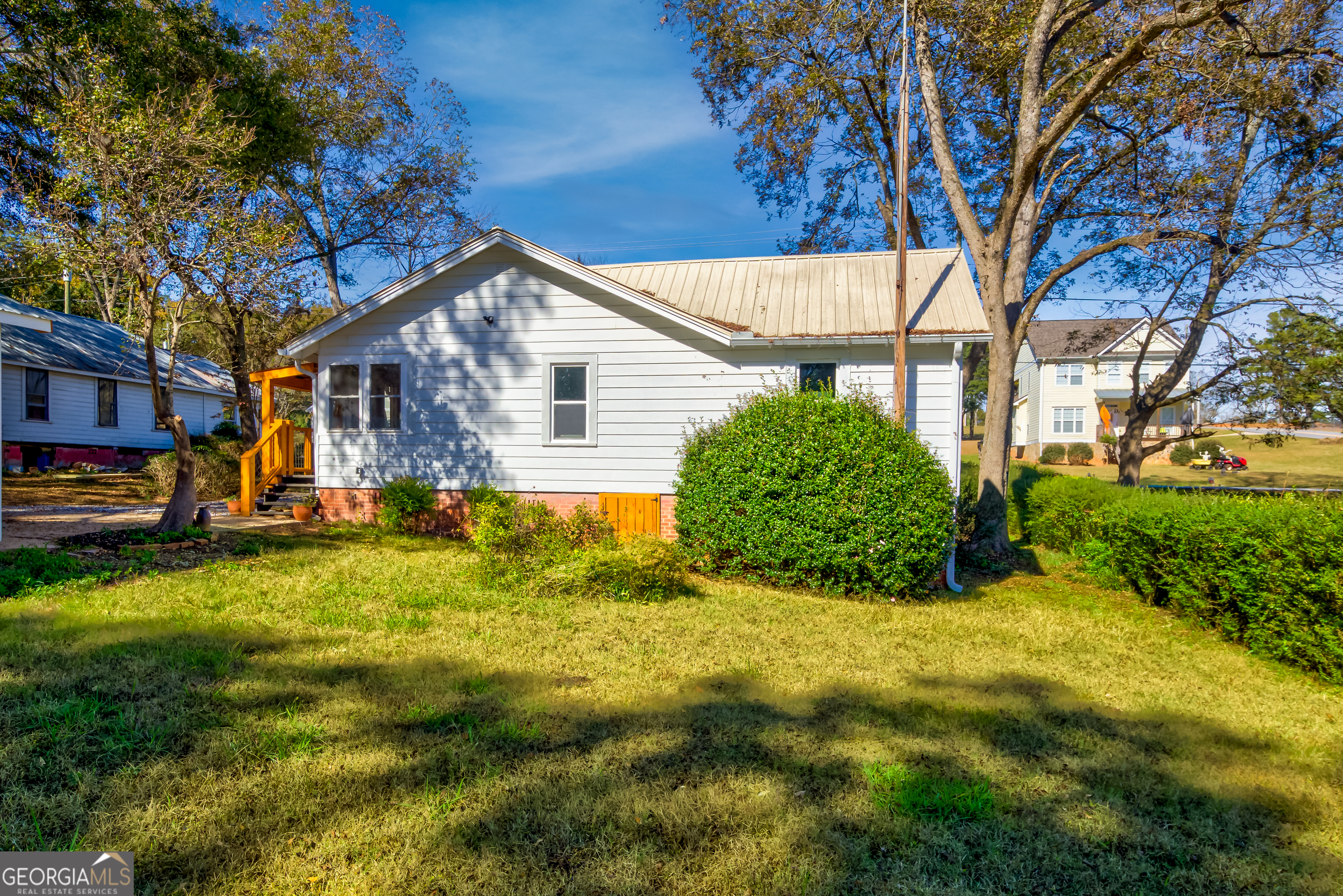 270 Victoria Street Commerce, GA 30529 - Photo 2 of 26