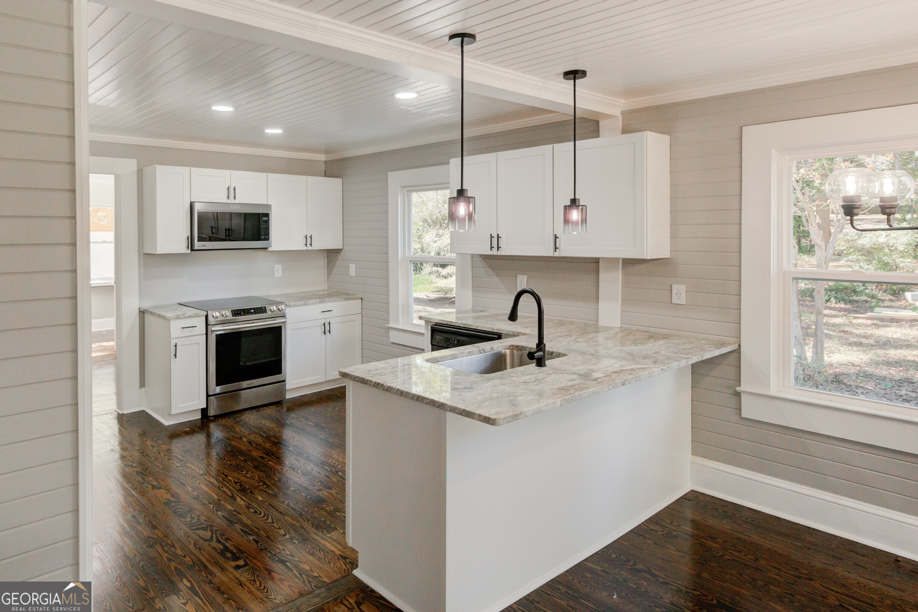 270 Victoria Street Commerce, GA 30529 - Photo 3 of 26