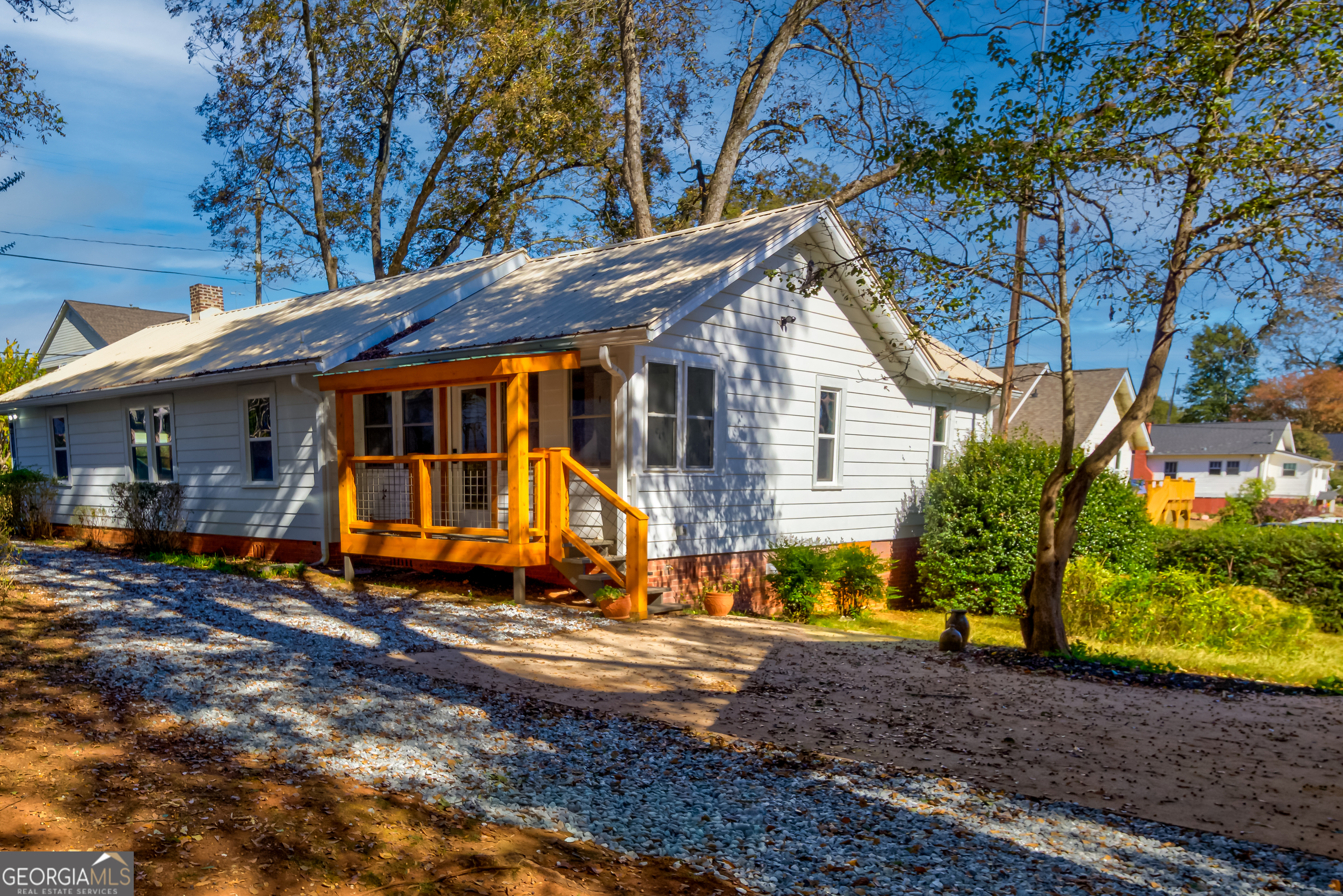 270 Victoria Street Commerce, GA 30529 - Photo 4 of 26