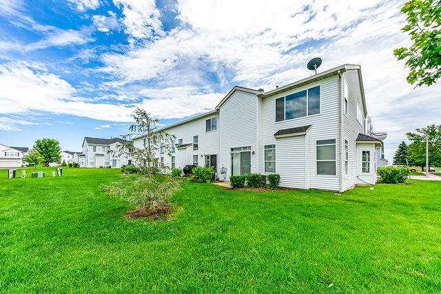 1079 Key Largo Drive Romeoville, IL 60446 - Photo 14 of 25 a front view of a house with a garden