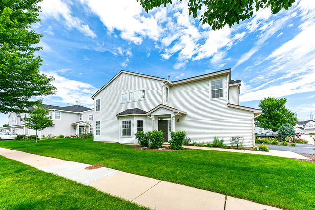1079 Key Largo Drive Romeoville, IL 60446 - Photo 16 of 25 a front view of a house with a garden