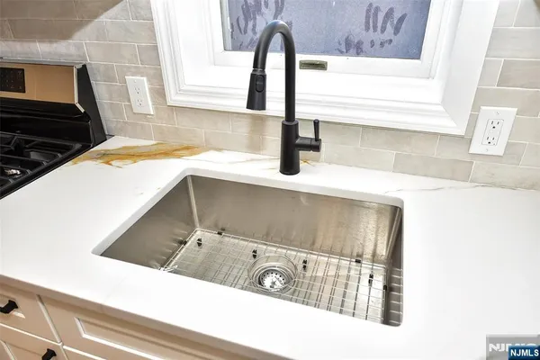 $3,300 | 383 Lafayette Avenue, Unit 1, Hawthorne, NJ 07506