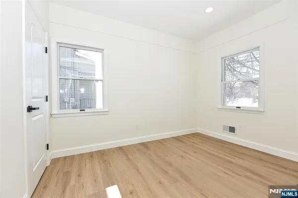 $3,300 | 383 Lafayette Avenue, Unit 1, Hawthorne, NJ 07506