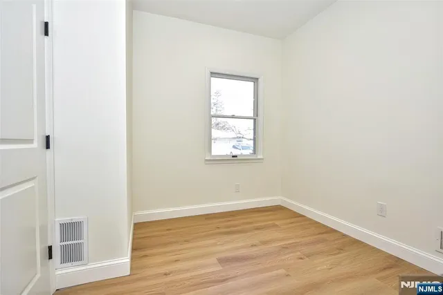 $3,400 | 383 Lafayette Avenue, Unit 1, Hawthorne, NJ 07506