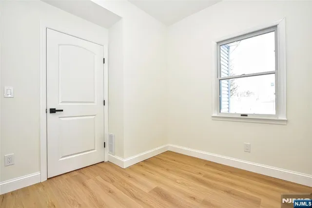 $3,400 | 383 Lafayette Avenue, Unit 1, Hawthorne, NJ 07506