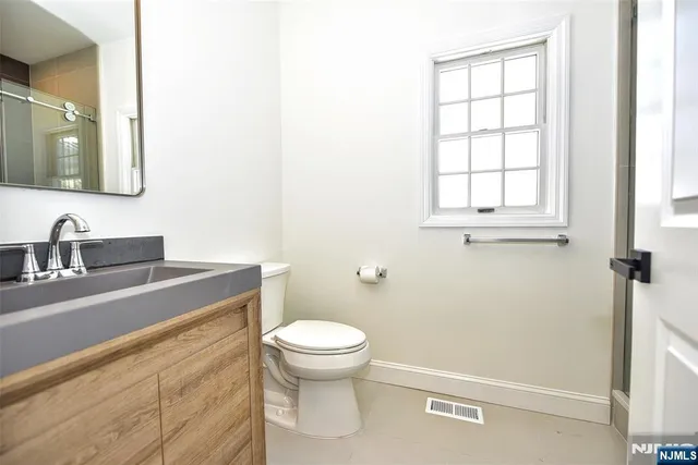$3,400 | 383 Lafayette Avenue, Unit 1, Hawthorne, NJ 07506