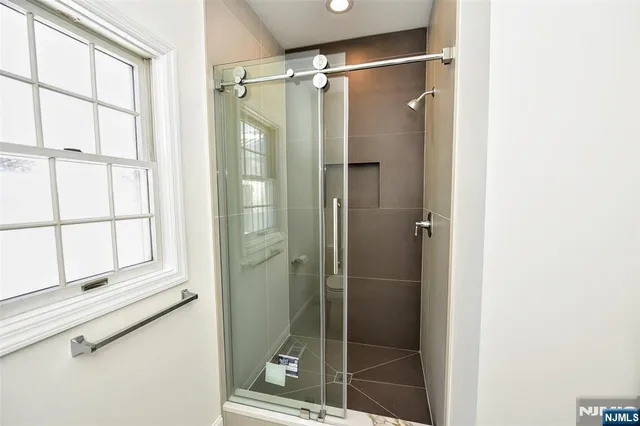 $3,400 | 383 Lafayette Avenue, Unit 1, Hawthorne, NJ 07506