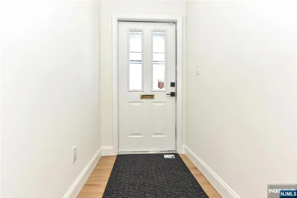 $3,300 | 383 Lafayette Avenue, Unit 1, Hawthorne, NJ 07506