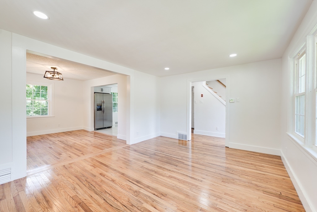1386 Piper Road West Springfield, MA 01089 - Photo 15 of 39