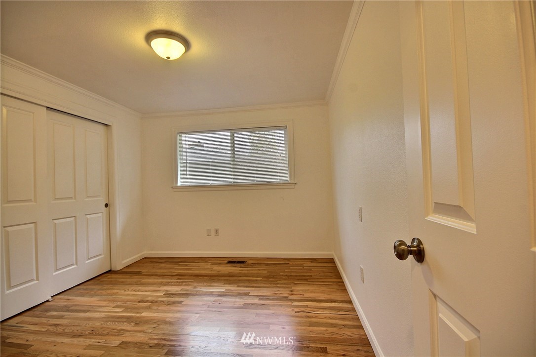 4616 Northeast 17th Street Renton, WA 98059 - Photo 14 of 17