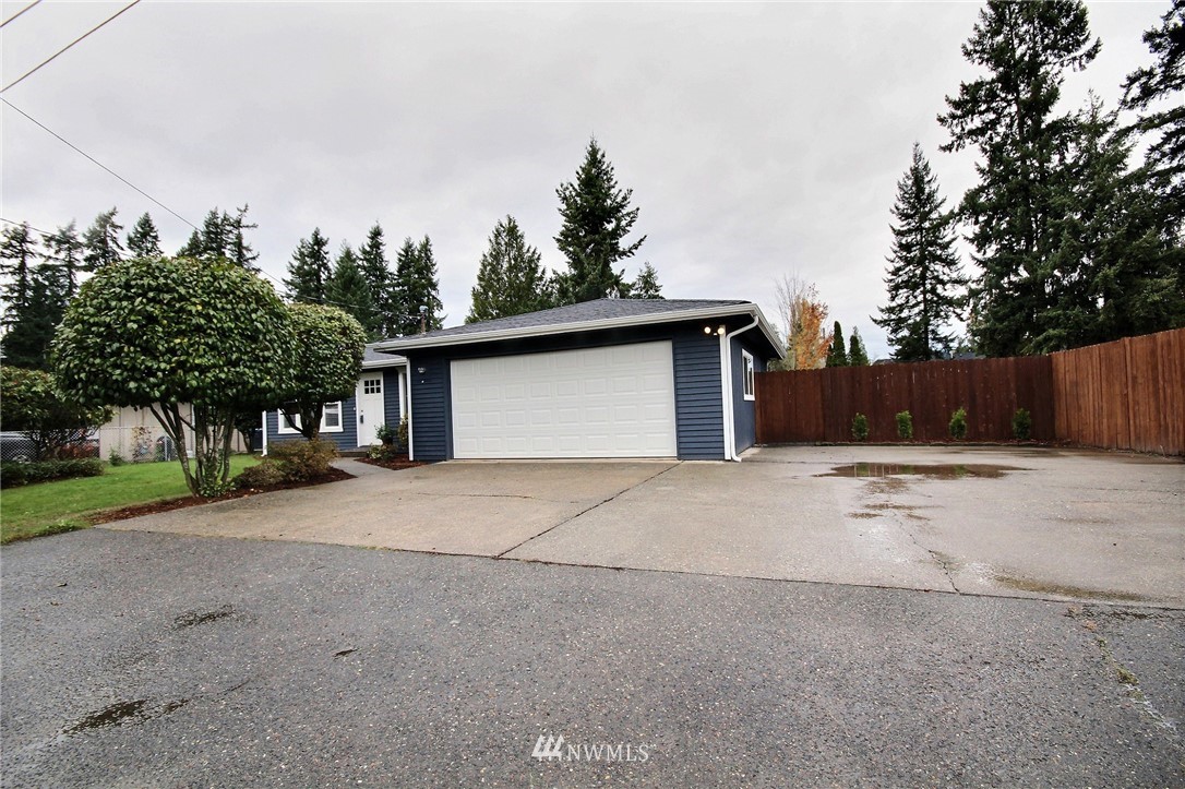 4616 Northeast 17th Street Renton, WA 98059 - Photo 3 of 17