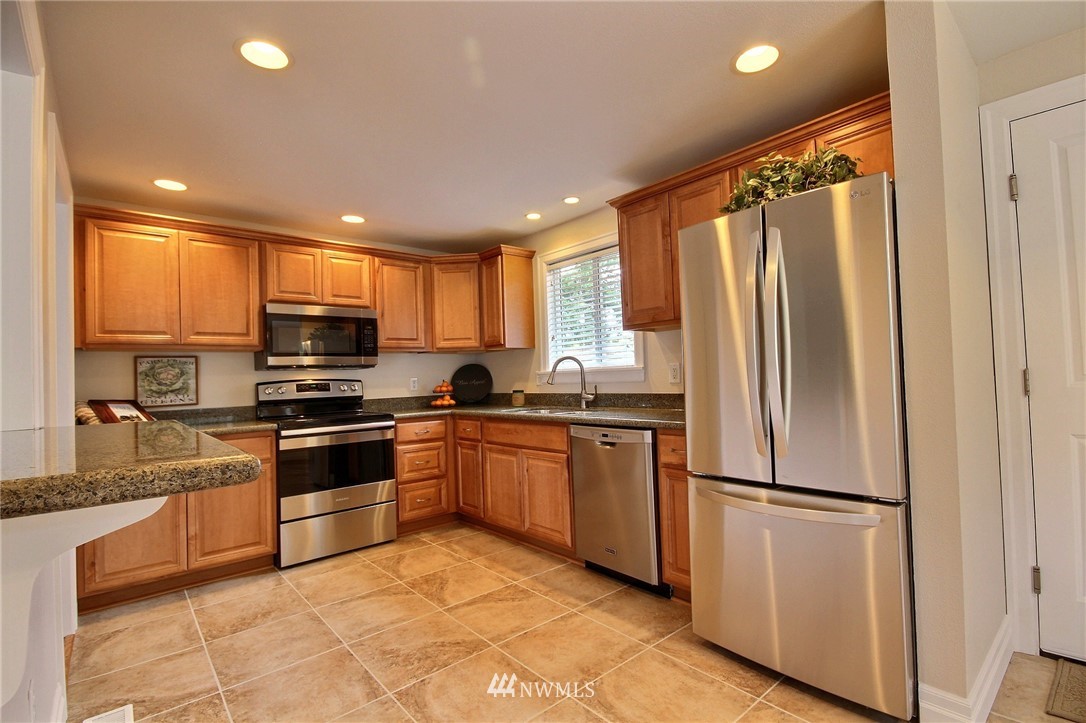 4616 Northeast 17th Street Renton, WA 98059 - Photo 4 of 17