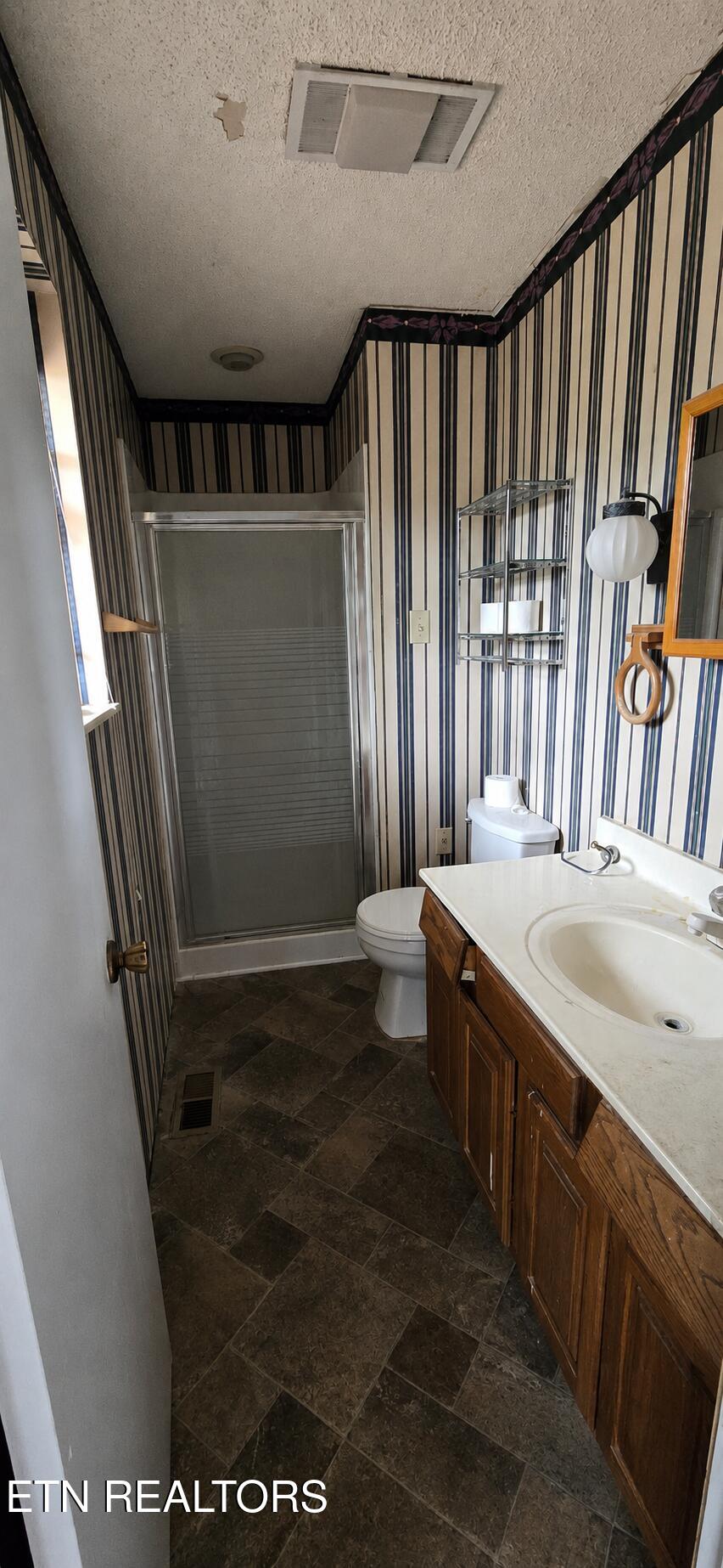 7760 Cranley Road Powell, TN 37849 - Photo 17 of 19 Primary Bathroom