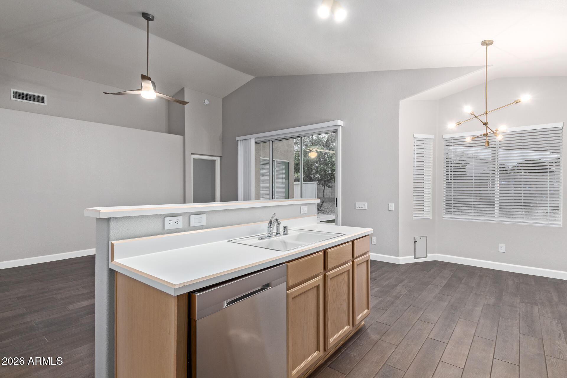 1004 West Beverly Lane Phoenix, AZ 85023 - Photo 12 of 40 16-Beverly