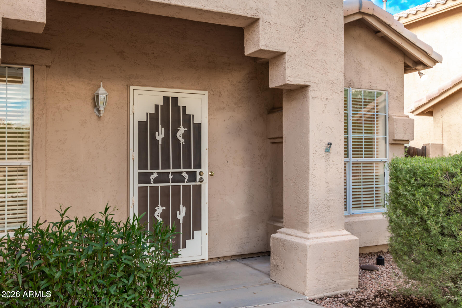 1004 West Beverly Lane Phoenix, AZ 85023 - Photo 4 of 40 04-Beverly