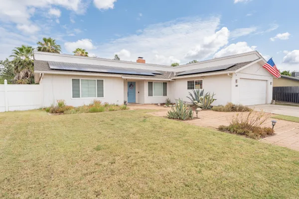 $475,000 | 690 West Magnolia Avenue, Hanford, CA 93230