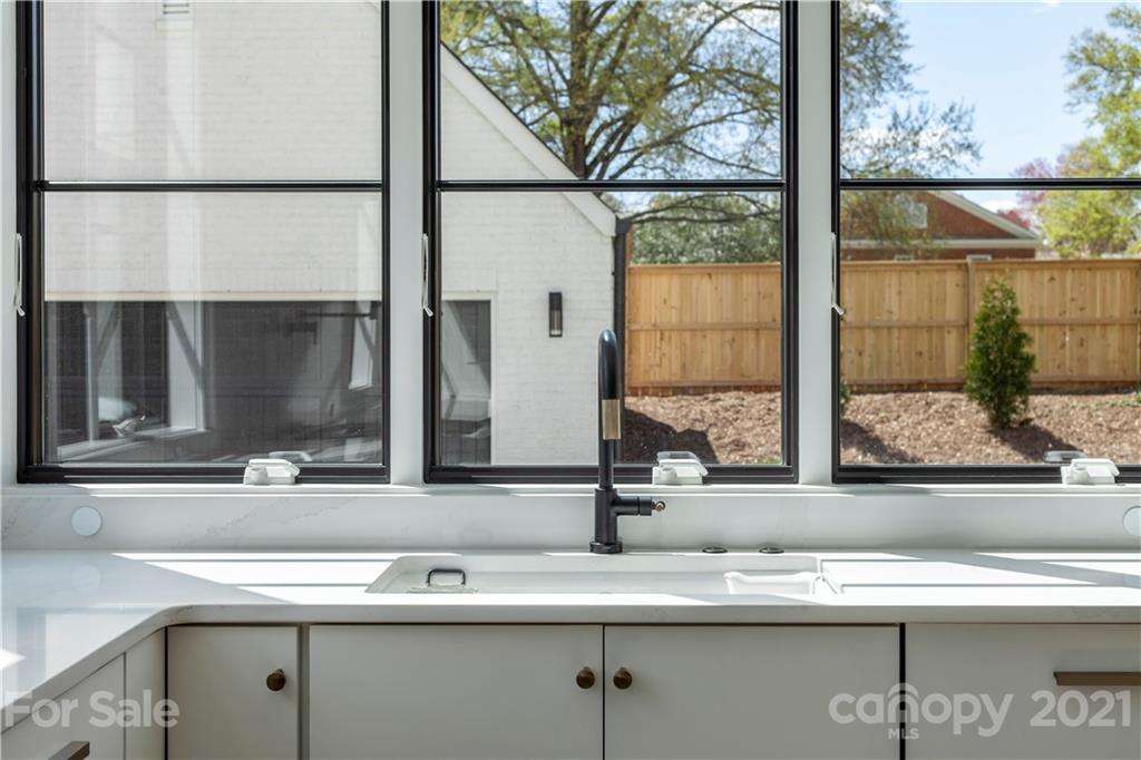 5028 Gilchrist Road Charlotte, NC 28211 - Photo 12 of 30 Gallery Image 12
