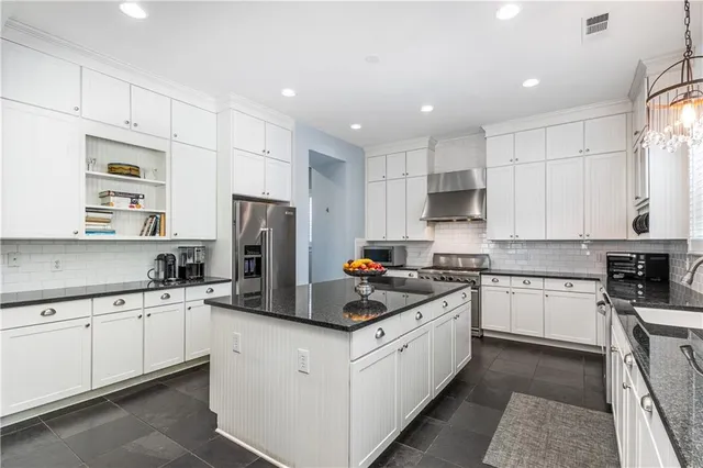 $679,000 | 200 Edinburgh Lane, Woodstock, GA 30188