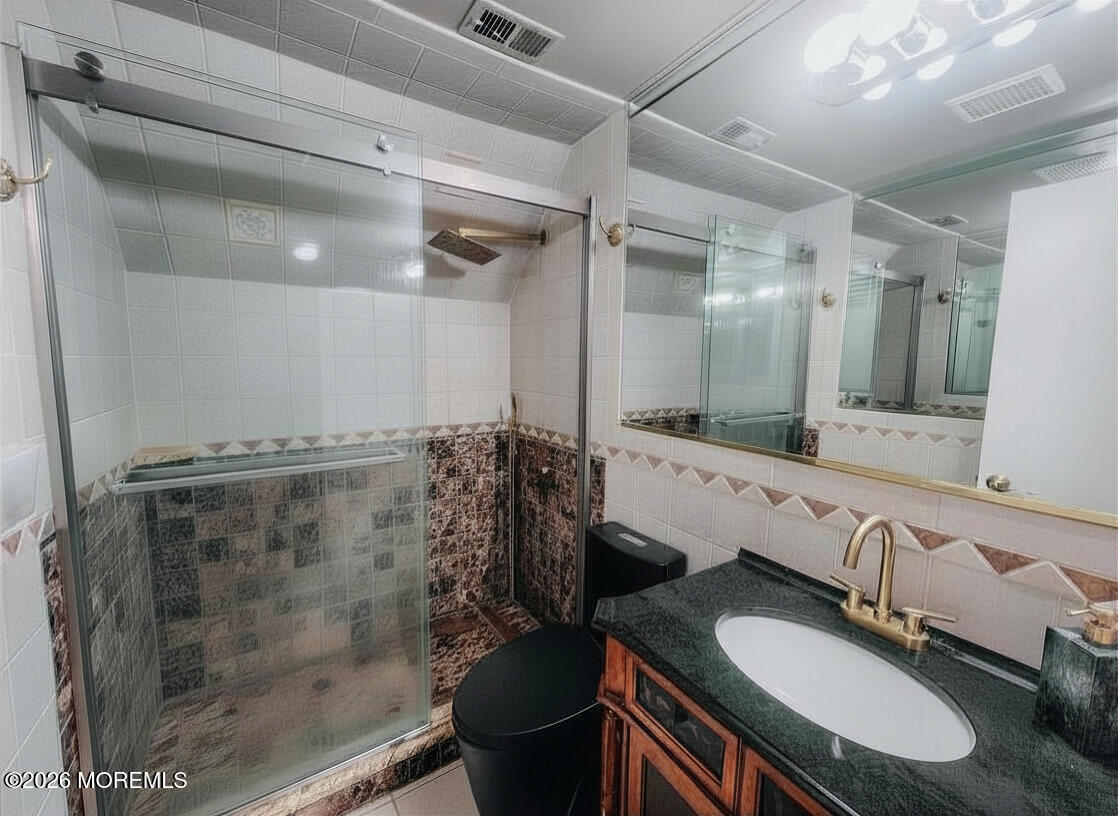 6 Hillcrest Road Manalapan, NJ 07726 - Photo 12 of 34 f7339dd3-422a-4603-af50-4ef766e322dc