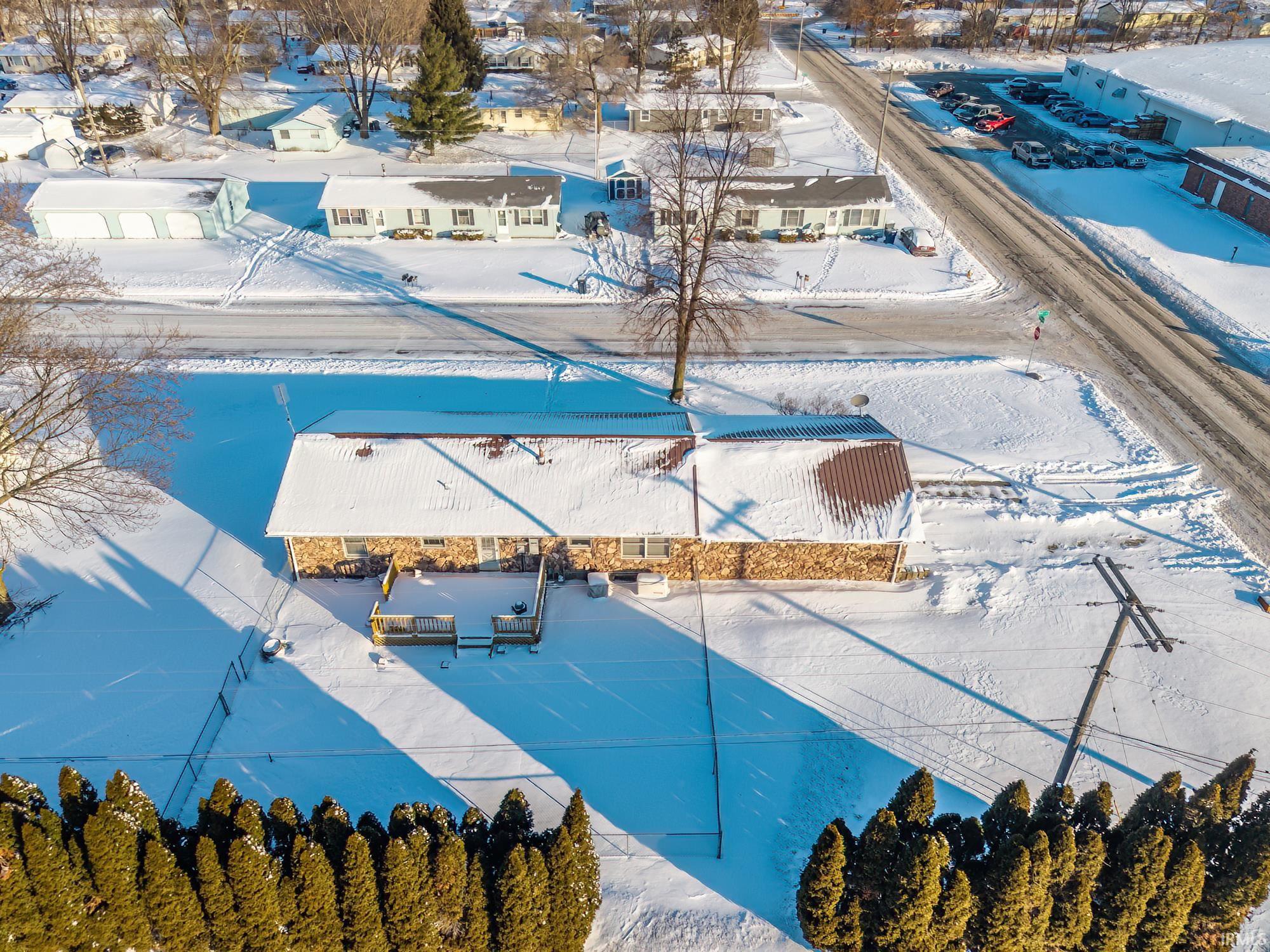 1501 Dot Street Warsaw, IN 46580 - Photo 2 of 31