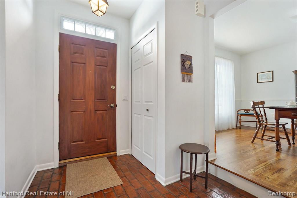 26184 Steele Road Farmington Hills, MI 48331 - Photo 5 of 38