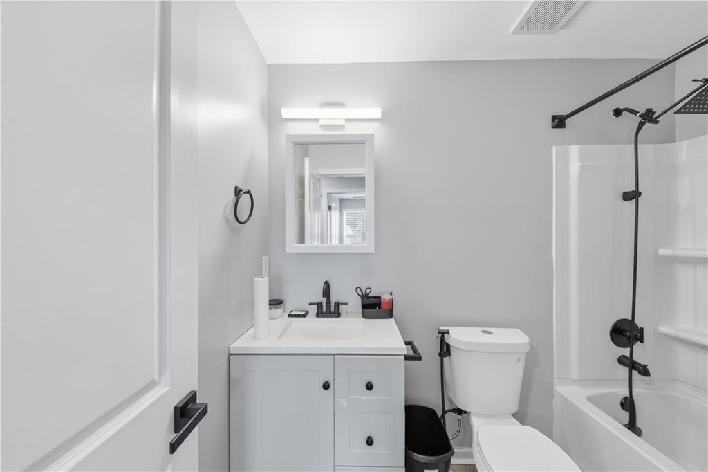 2166 Braxton Road Southwest Atlanta, GA 30331 - Photo 13 of 19 Gallery Image 13