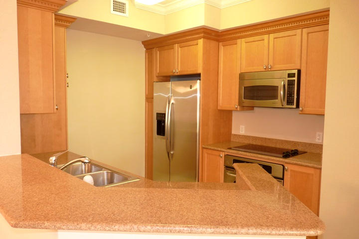 3 Renaissance Way, Unit 304 Boynton Beach, FL 33426 - Photo 6 of 25 KITCHEN
