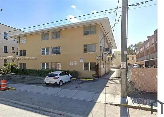 $1,895 | 954 Southwest 4th Street, Unit 14, Miami, FL 33130