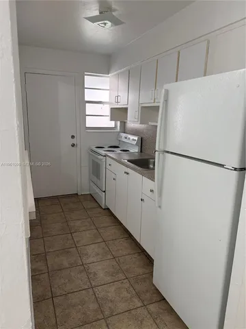 $1,895 | 954 Southwest 4th Street, Unit 14, Miami, FL 33130