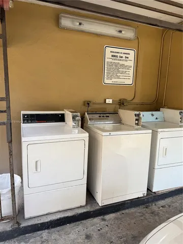 $1,990 | 954 Southwest 4th Street, Unit 12, Miami, FL 33130