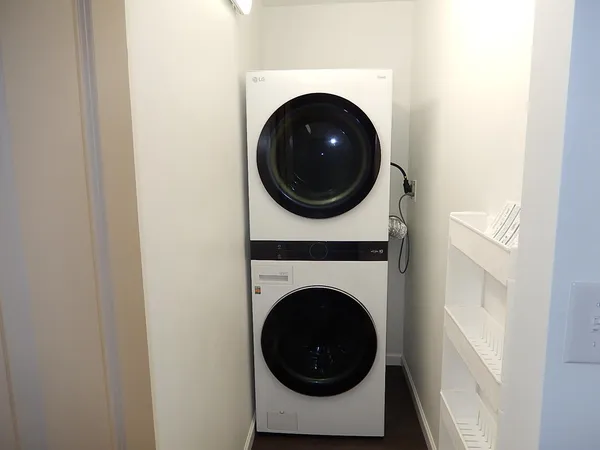 a close up view of a washer and dryer
