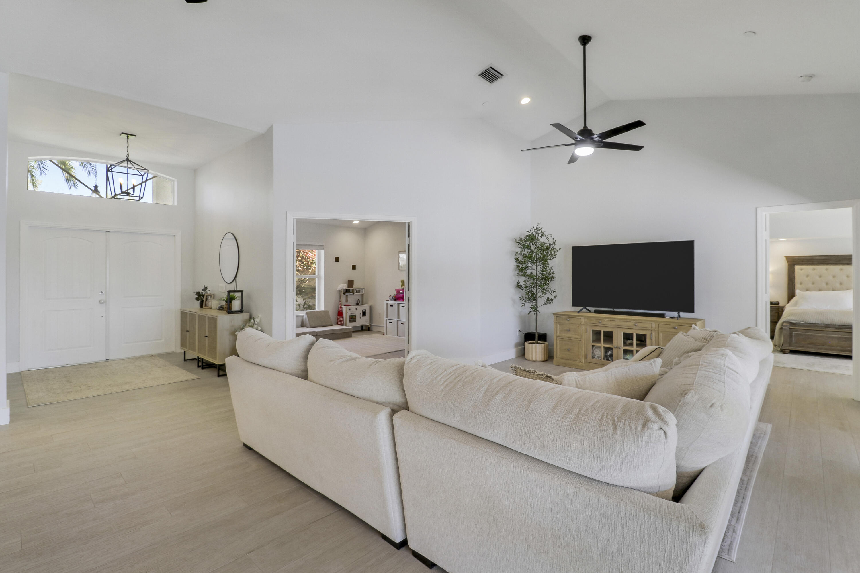 550 Southeast Ashley Oaks Way Stuart, FL 34997 - Photo 15 of 62 Living Room