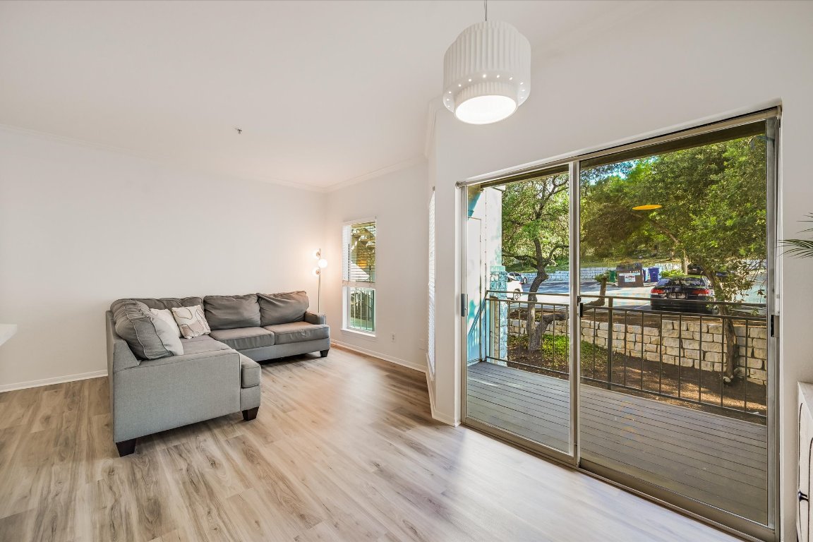 6000 Shepherd Mountain Cove, Unit 1805 Austin, TX 78730 - Photo 7 of 20 a living room with couch