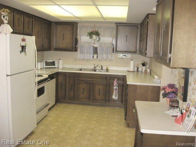 Large Size Kitchen w/Appliances