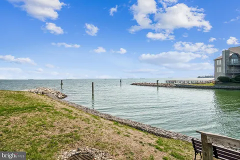 $750,000 | 2018 Quay Village Court, Unit 201, Annapolis, MD 21403