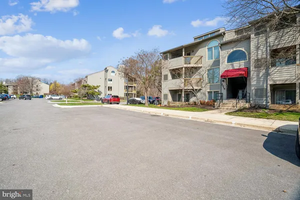 $750,000 | 2018 Quay Village Court, Unit 201, Annapolis, MD 21403