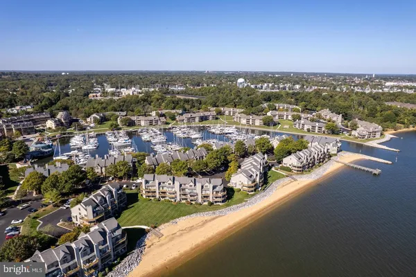 $750,000 | 2018 Quay Village Court, Unit 201, Annapolis, MD 21403