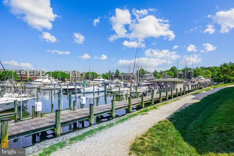 $750,000 | 2018 Quay Village Court, Unit 201, Annapolis, MD 21403