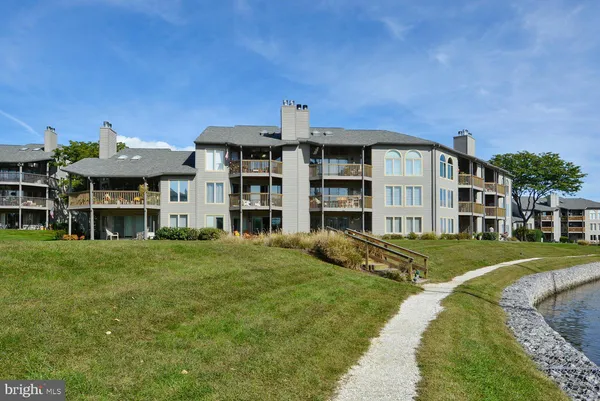 $750,000 | 2018 Quay Village Court, Unit 201, Annapolis, MD 21403