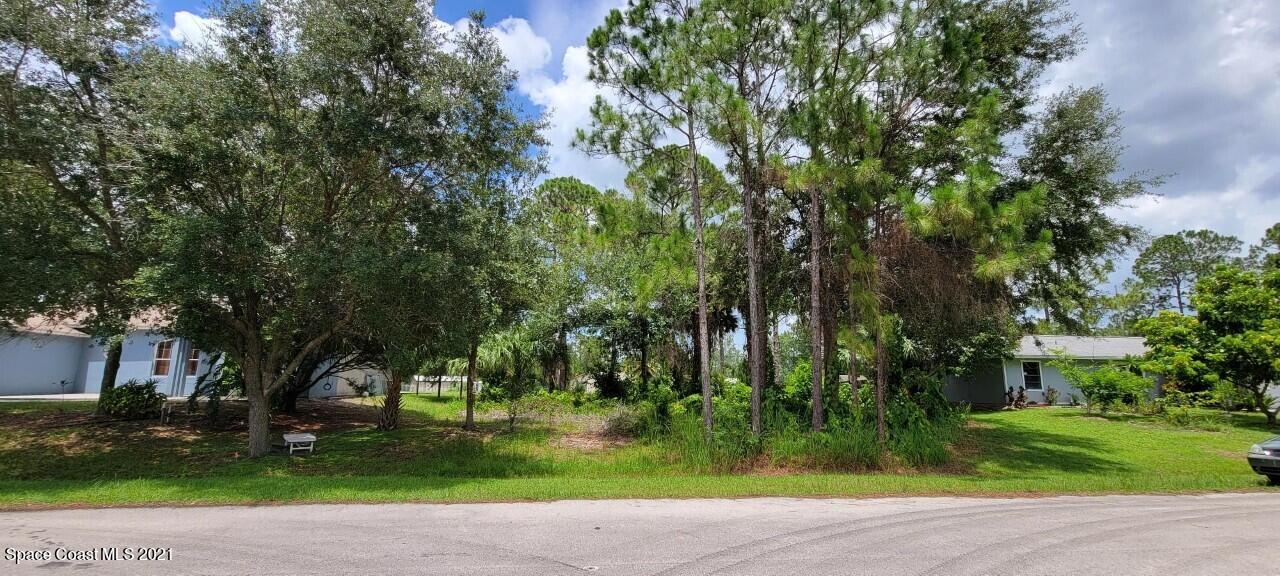 559 Town Road Southwest Palm Bay, FL 32908 - Photo 1 of 4 a view of a park with large trees