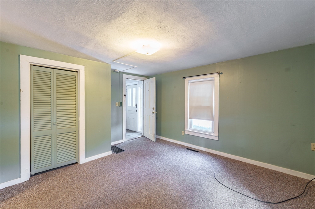 152 Lockhouse Road Westfield, MA 01085 - Photo 8 of 27 Gallery Image 8