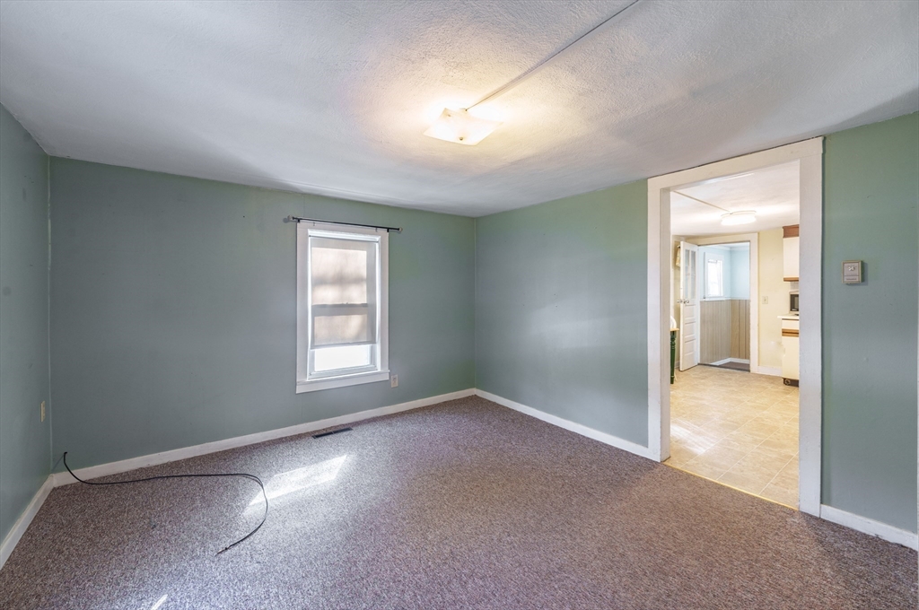 152 Lockhouse Road Westfield, MA 01085 - Photo 10 of 27 Gallery Image 10